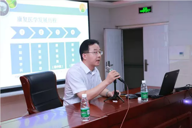 在清丰县第二人民医院,胃肠甲状腺外科主任崔小兵,心血管内科一病区