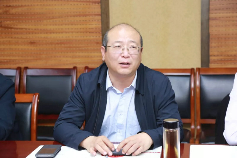 安泰董事长_龙安泰集团董事长照片