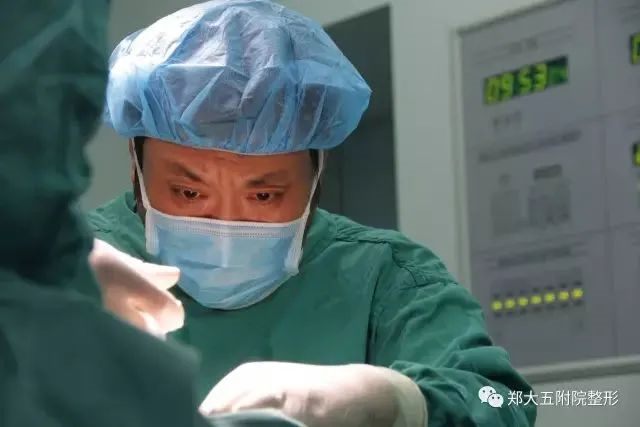 董事长董琪_董事长办公室图片
