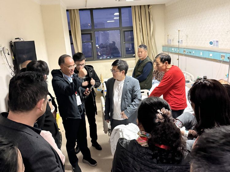 学员进行血管外科二病区参观交流_副本 学员进行血管外科二病区参观交流_副本