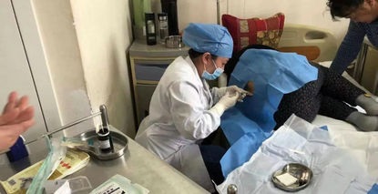 她是真的“变笨了、双腿无力”吗？