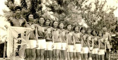 奋斗史•家国情丨韶华此驻，英姿飒爽的铁医运动队