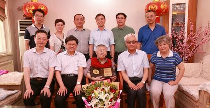 奋斗史•家国情丨 2016年孔祥光教授荣获中国病理界纪念奖牌