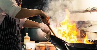 厨师手麻无力，手指竟成“爪形”！一查元凶在肘关节