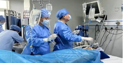 反复胸闷、咳嗽，双肺竟然洗出40余瓶脏水！