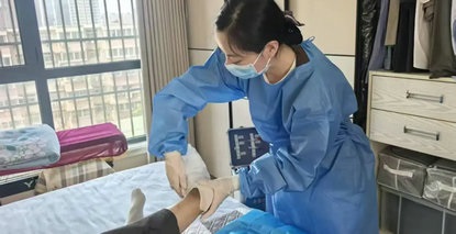 暖医情·便民行丨守护每一双脚，托起每一步路